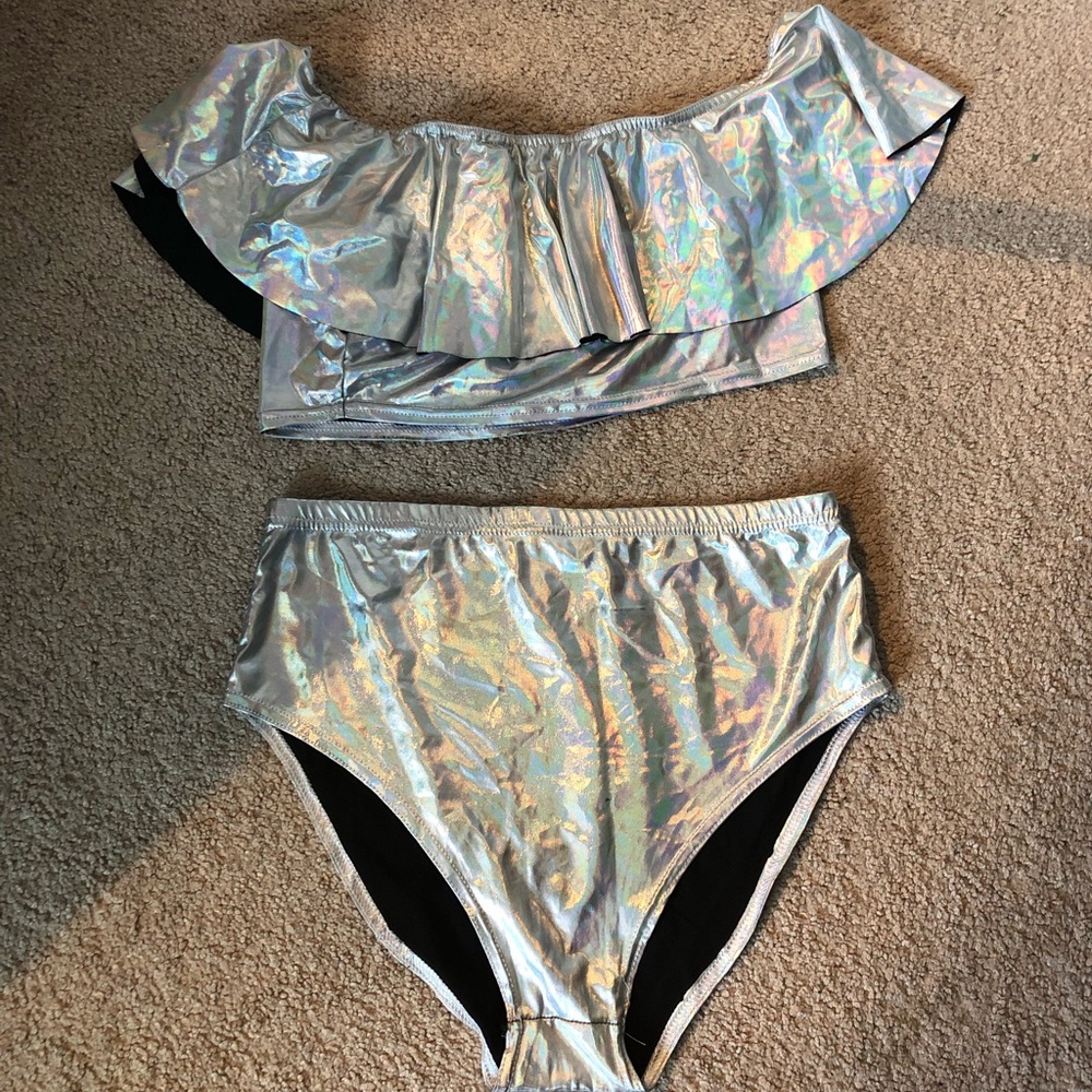 Two piece holographic set